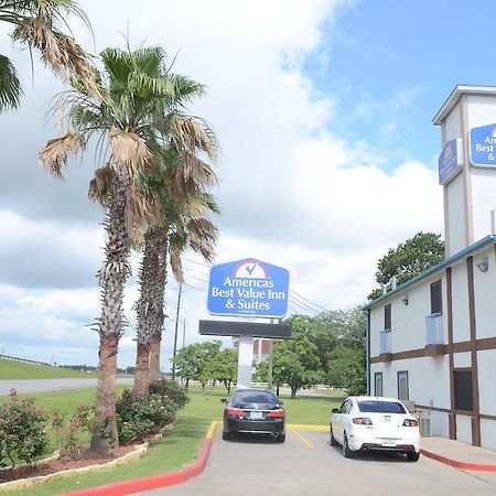 America'S Best Value Inn & Suites - Rosenberg/Houston Exterior photo