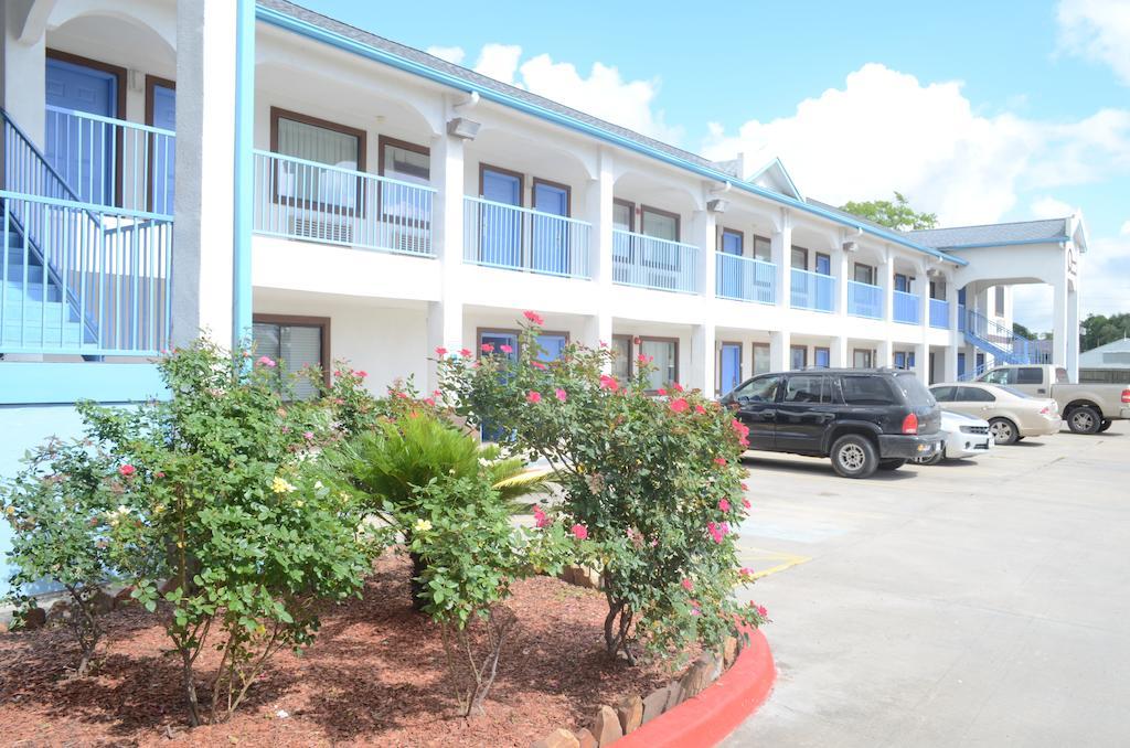 America'S Best Value Inn & Suites - Rosenberg/Houston Exterior photo