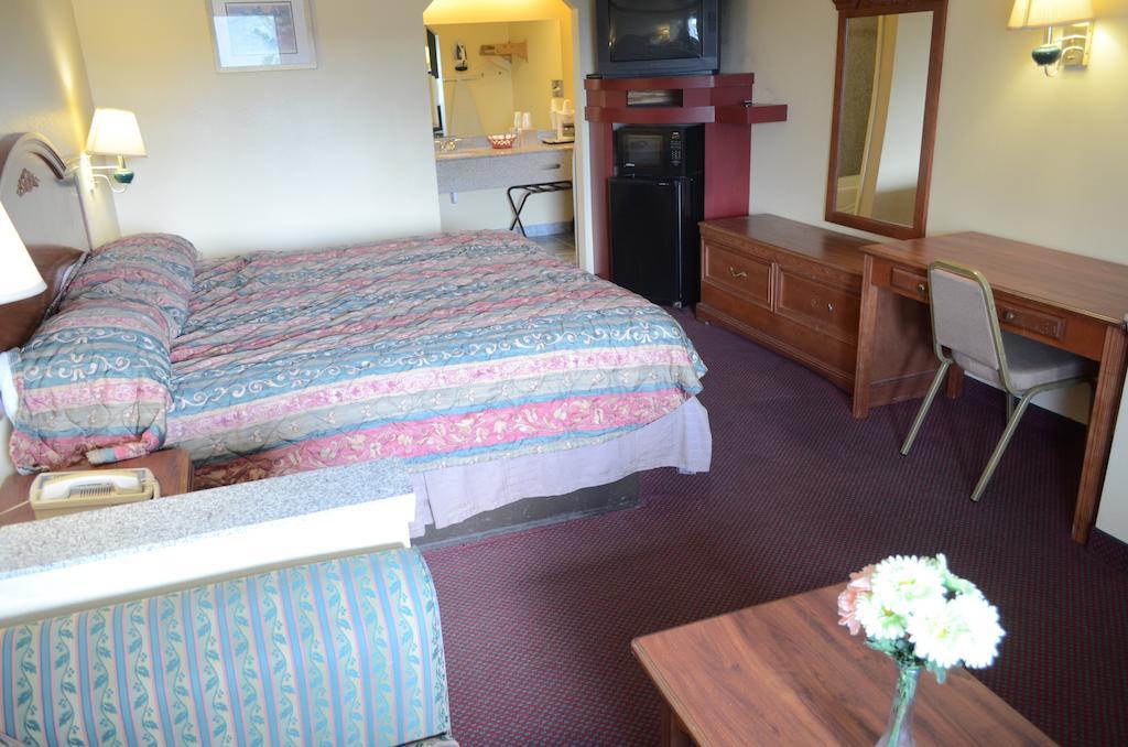 America'S Best Value Inn & Suites - Rosenberg/Houston Room photo
